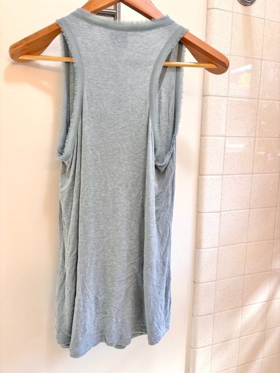 CAbi Womens Blue Racerback Iris Tank Soze Medium Scoop Neck Feathered Fairy - Picture 2 of 7